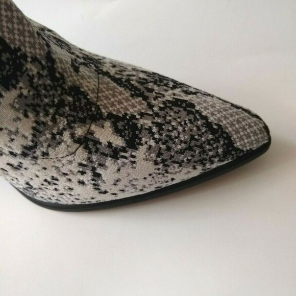 New STEVE MADDEN Black White stretchable fabric boots - Picture 3 of 4